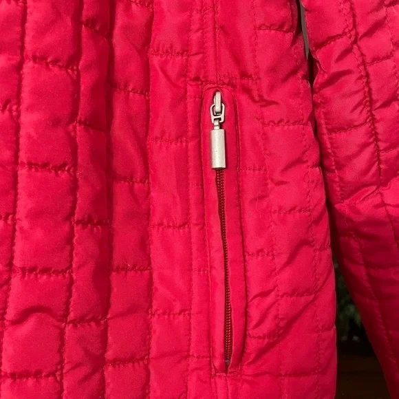 Jane Ashley women’s red quilted jacket with snap button closure size small - Picture 3 of 5